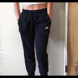 black nike sweatpants/joggers